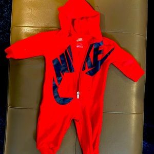 Nike onesie size 9 months